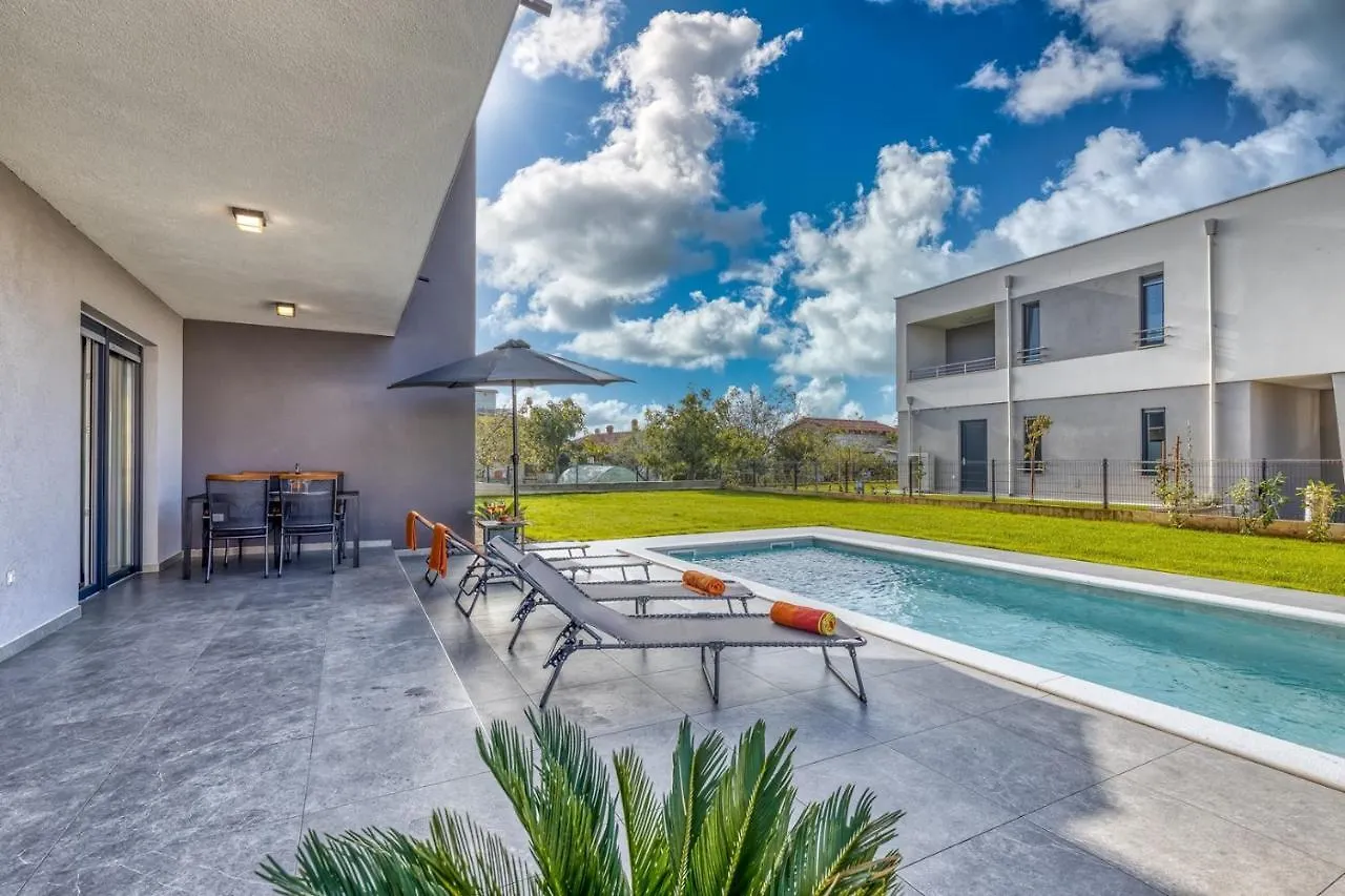 Holiday House Lipa With Private Pool Peroj Croatia