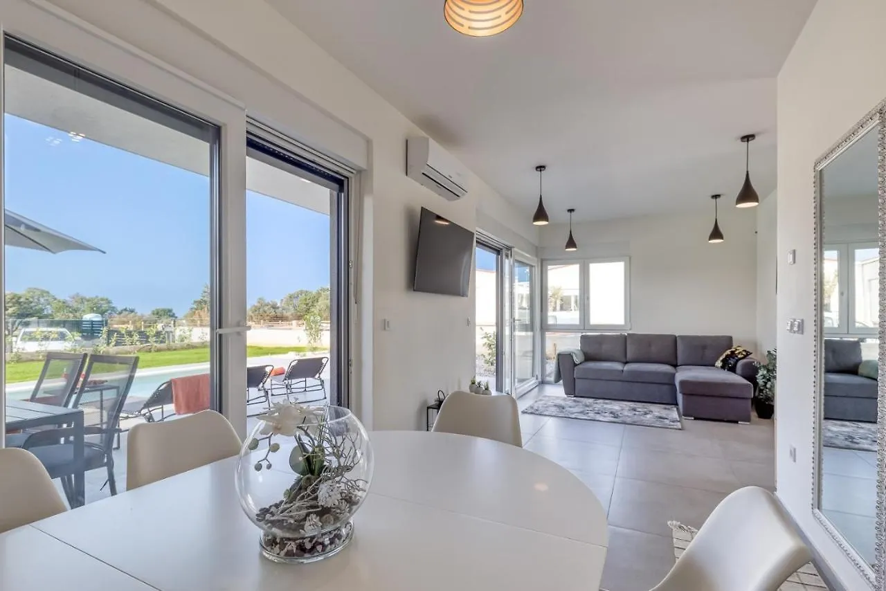 Holiday House Lipa With Private Pool Peroj Holiday home