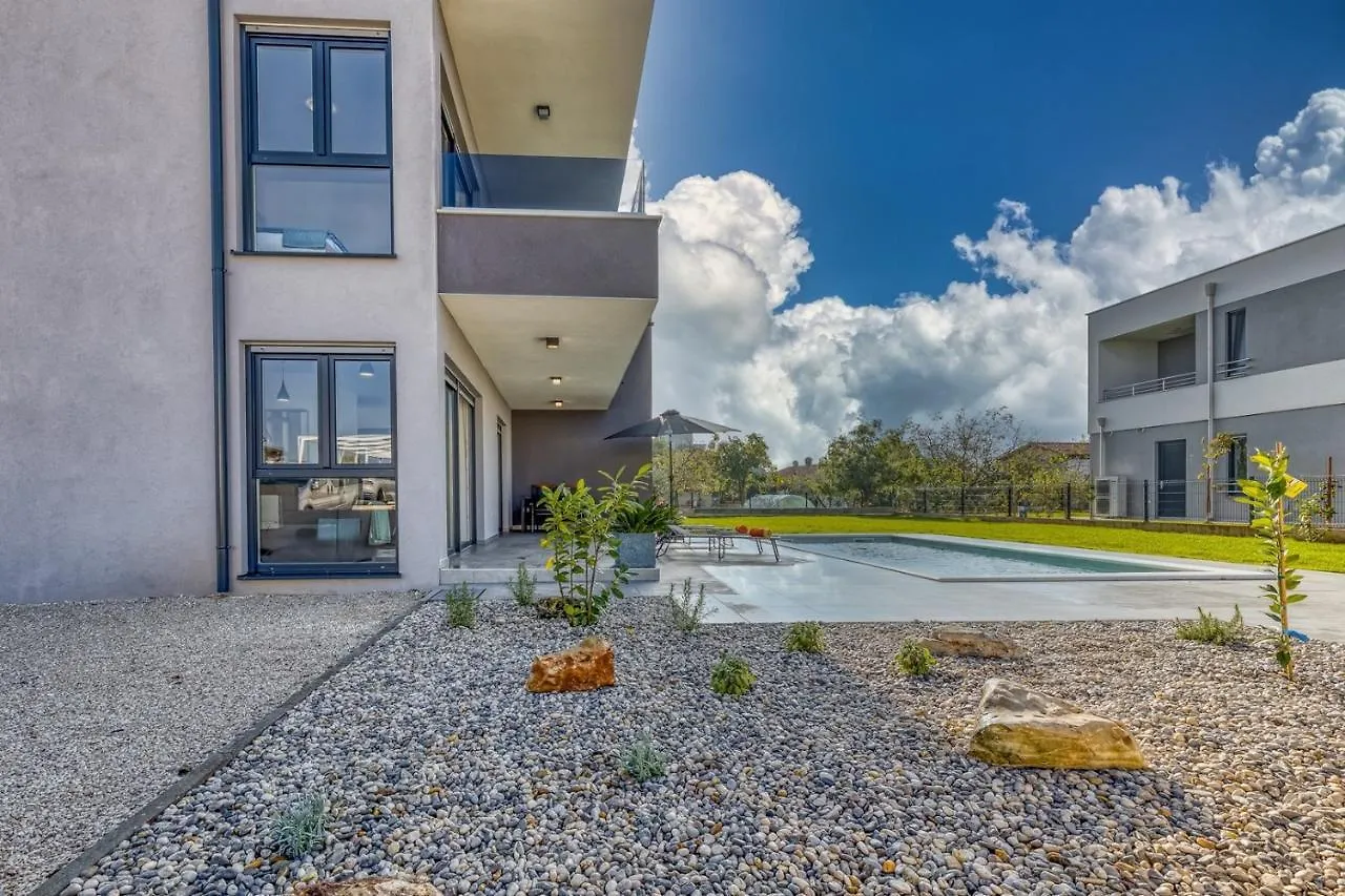 Holiday House Lipa With Private Pool Peroj