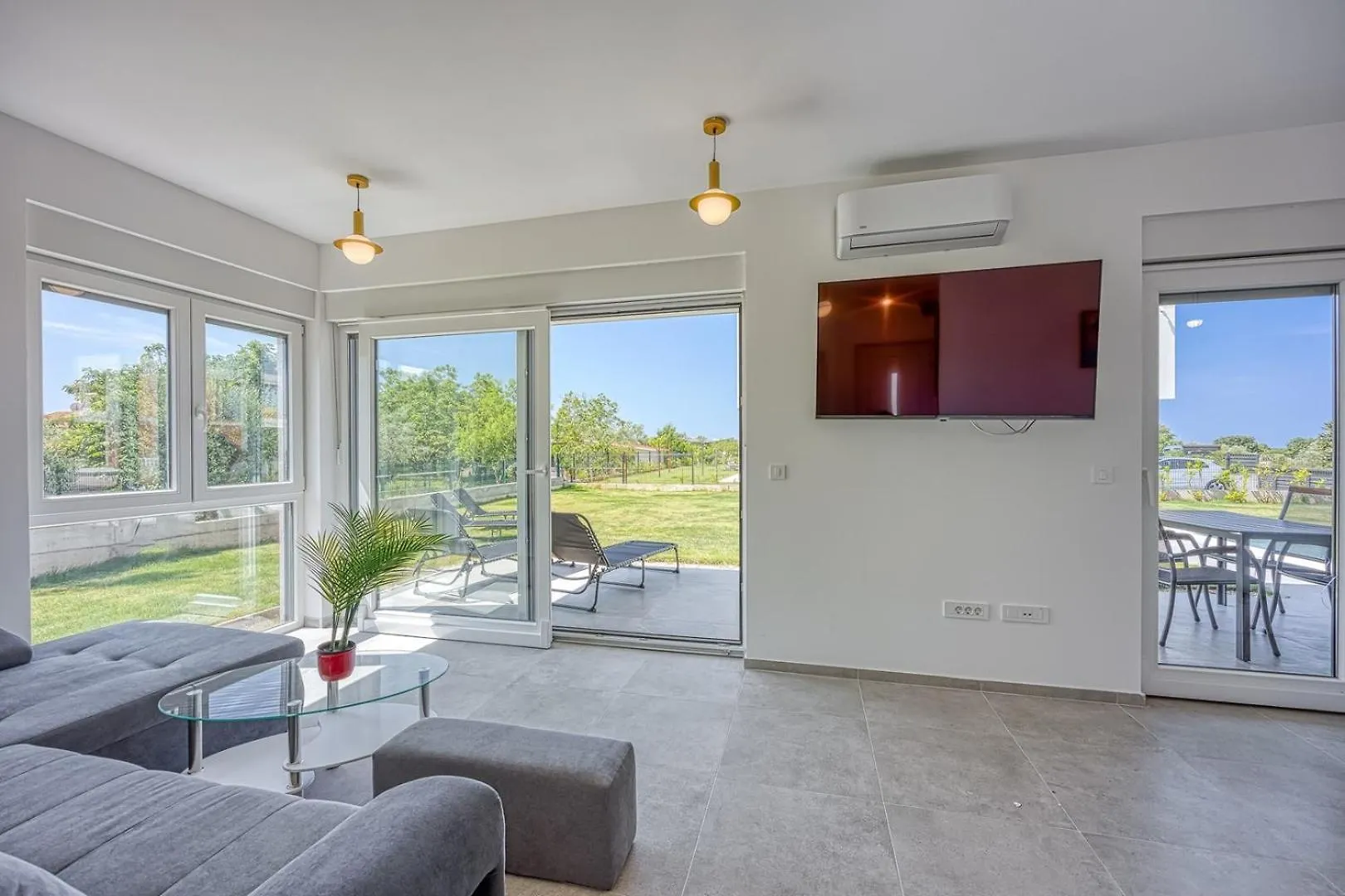 Holiday House Lipa With Private Pool Peroj Holiday home