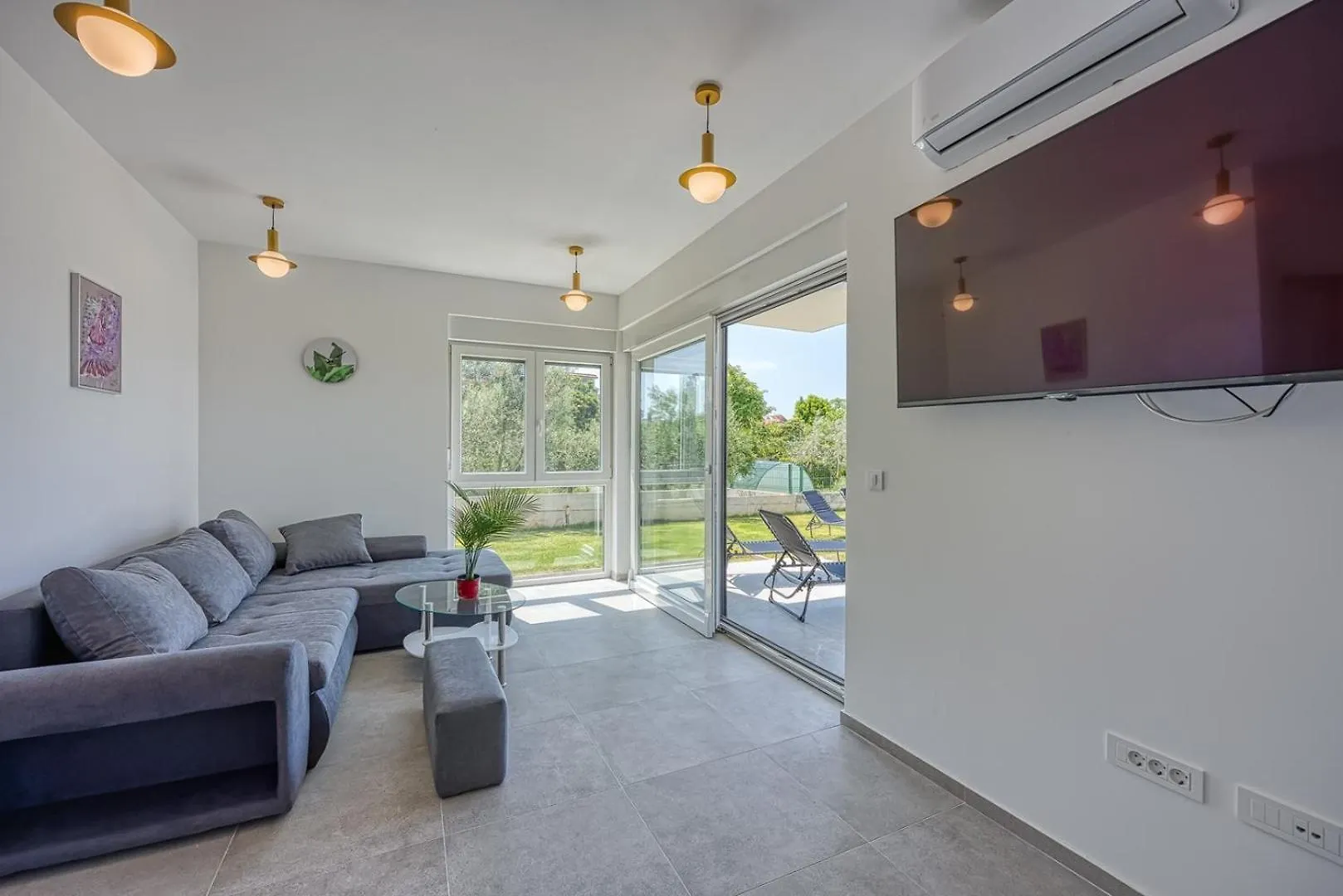 Holiday House Lipa With Private Pool Peroj Holiday home